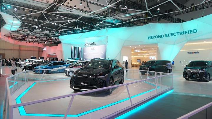 Toyota Ajak Masyarakat Peduli Lingkungan dengan Pilih Mobil&nbsp;Elektrifikasi