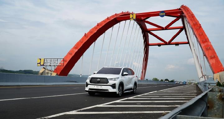 10 Mobil Hybrid Terlaris April 2024, Toyota Innova Zenix Mendominasi