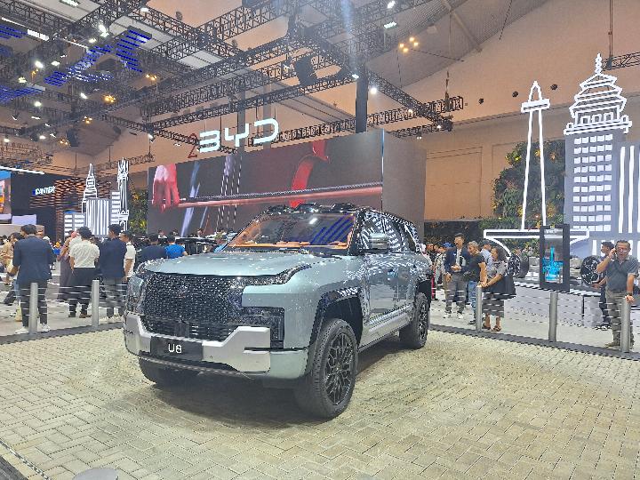 BYD Yangwang U8 Dibekali Fitur DiSus, Bisa Naikkan Ground&nbsp;Clearance