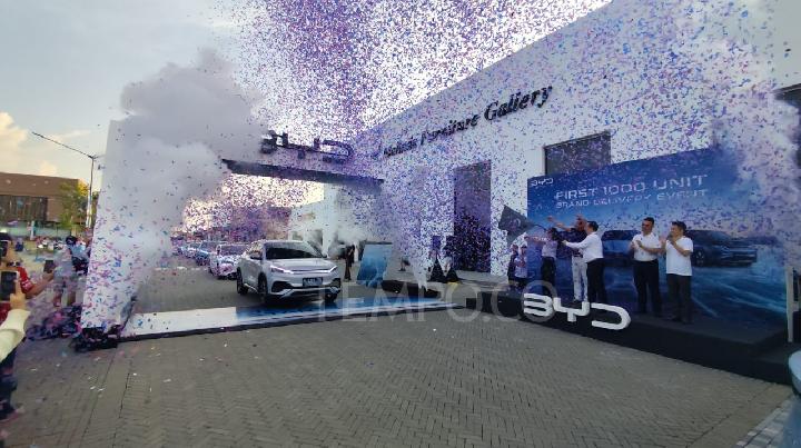 BYD Lakukan Serah Terima 1.000 Mobil Listrik&nbsp;Pertama