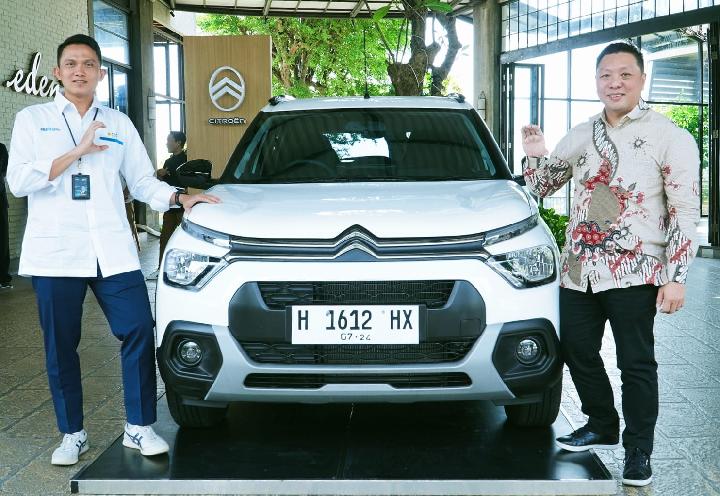 Citroen Serahkan Mobil Listrik E-C3 ke Konsumen Jawa&nbsp;Tengah