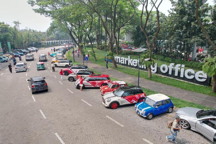 100 Mini Cooper Konvoi di BSD Rayakan HUT RI ke-79