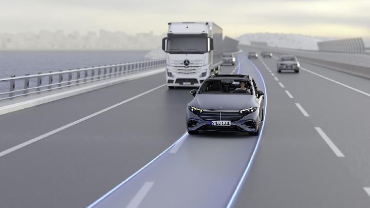 Menyalip Kendaraan di Jalan Tak Bisa Sembarangan, Ini Faktor yang Harus Diperhatikan